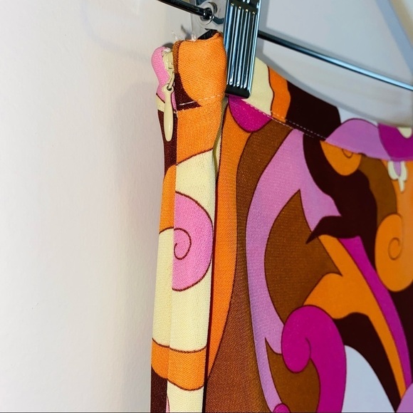 Dolce&Gabbana Psychedelic Layered Circa 70’s Pucci-esque
Retro Vintage Skirt - Picture 5 of 9